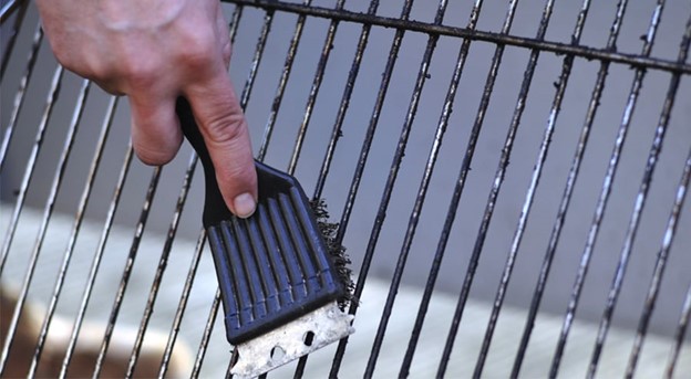 Cleaning a grill